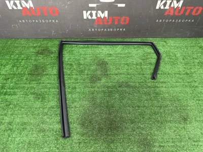 Уплотнитель стекла двери Kia Soul 2014 SW