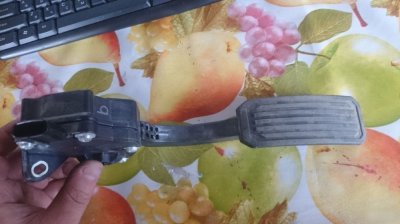 Педаль газа Toyota Land Cruiser 200