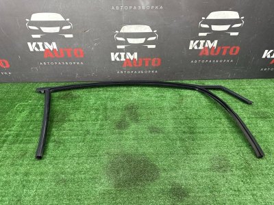 Уплотнитель стекла направляющий Ford Kuga 2013 SUV