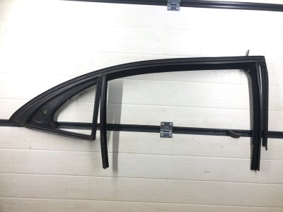 Уплотнитель стекла двери Mercedes-Benz S-Class 2014 W222