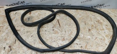 Уплотнитель двери Mercedes W124 1993 E320