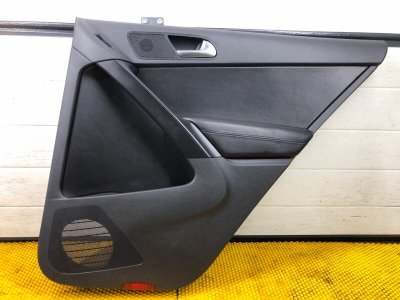 Обшивка двери (карта) Volkswagen Tiguan 2013 5N1