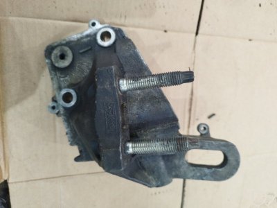 Кронштейн двигателя Ford FOCUS 2