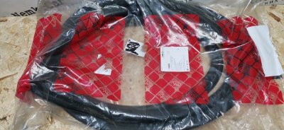 Уплотнитель лобового стекла Mercedes W123 Седан