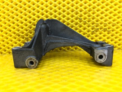 Кронштейн генератора Audi Q7 2014 4LB