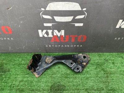 Кронштейн переднего подрамника Ford Kuga 2013 SUV
