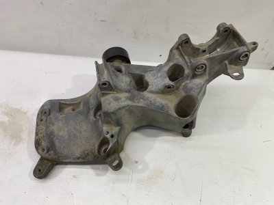 Кронштейн генератора Lada Largus 2013