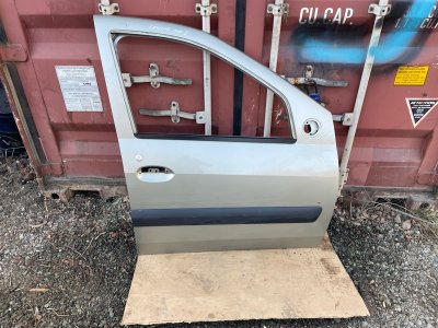 Дверь Lada Largus 2013