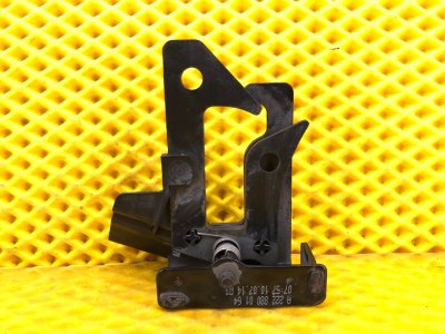 Крюк замка капота Mercedes-Benz S-Class 2014 W222