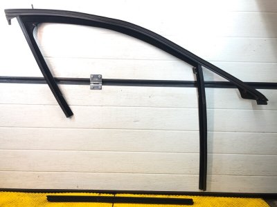 Уплотнитель стекла двери Mercedes-Benz S-Class 2014 W222