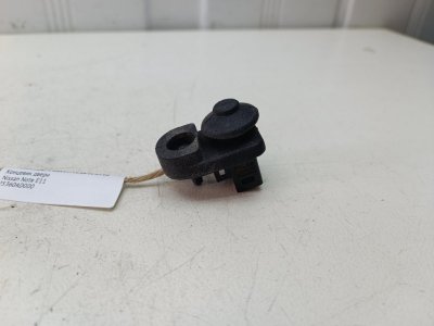 Концевик двери Nissan Note E11