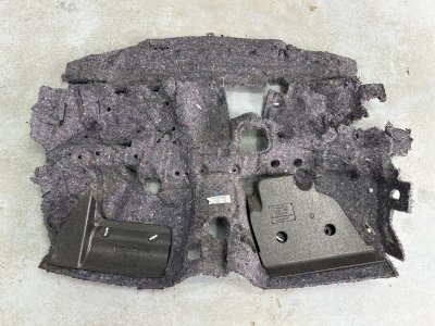 Шумоизоляция пола Ford Kuga 2013 SUV