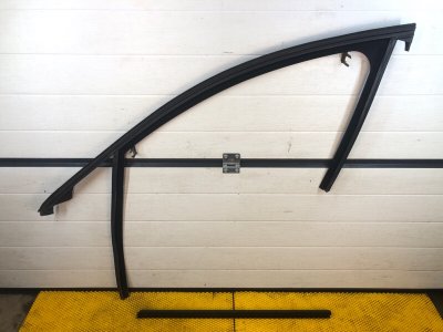 Уплотнитель стекла двери Mercedes-Benz S-Class 2014 W222