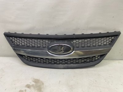 Решетка радиатора Lada Largus 2013