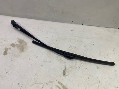 Поводок стеклоочистителя Lada Largus 2013