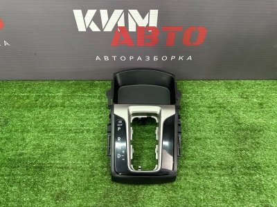 Накладка кулисы АКПП Hyundai i30 2013