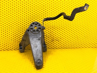 Кронштейн двигателя правый Audi Q7 2014 4LB