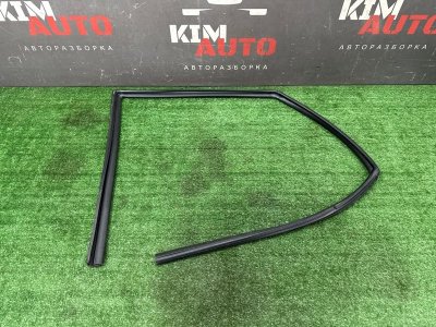 Уплотнитель стекла двери Kia Soul 2014 SW