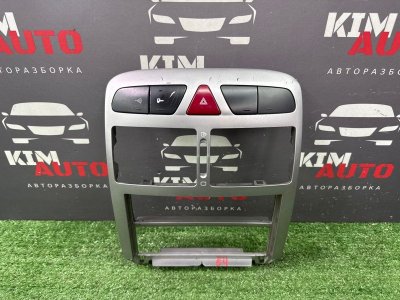 Рамка магнитолы Peugeot 307