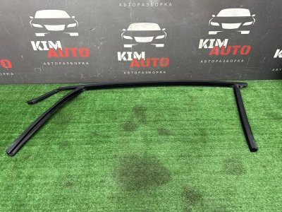 Уплотнитель стекла направляющий Ford Kuga 2013 SUV