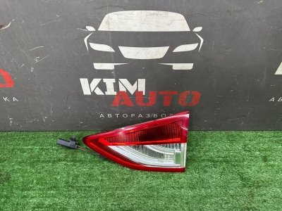 Фонарь в крышку багажника Ford Kuga 2013 SUV