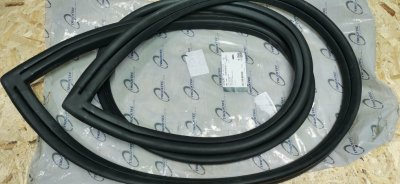 Уплотнитель лобового стекла Mercedes W123 Седан