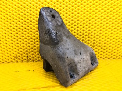 Кронштейн двигателя левый Volkswagen Touareg 2003 7L6