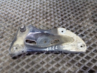 Кронштейн крыла Skoda YETI 2011 5L