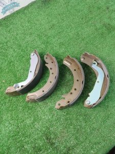 Колодки тормозные Nissan Serena C23