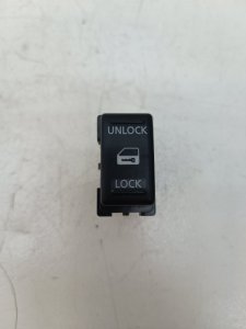 Кнопка центрального замка Nissan Note E11