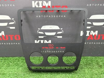 Накладка торпеды центральная Skoda Octavia A5