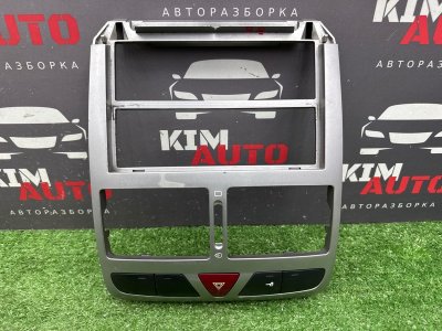 Накладка торпеды центральная Peugeot 307