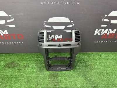 Рамка магнитолы с дефлекторами Opel Zafira B