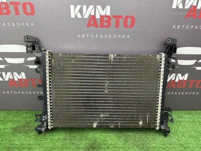 Радиатор охлаждения двигателя Fiat Punto