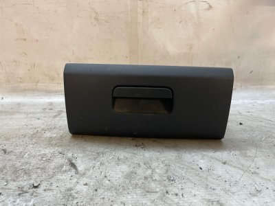 Бардачок Audi Q3 2013 8UB