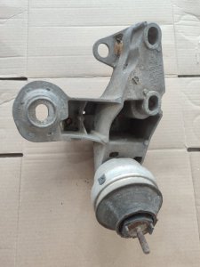 Кронштейн опоры двигателя AUDI A4 B5