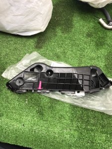 Кронштейн бампера Toyota RAV4 2015-2019