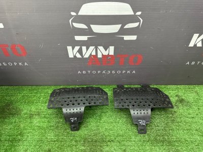Крышка блока предохранителей Ford Focus 2