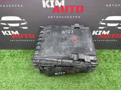 Блок предохранителей под капот SEAT ALTEA
