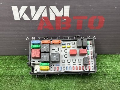 Блок предохранителей под капот Fiat Punto