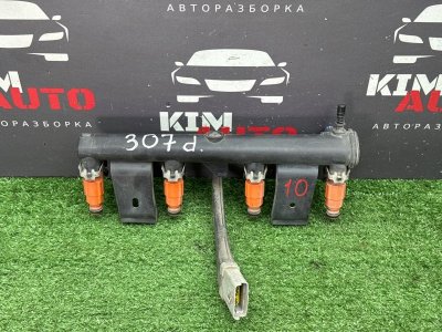 Топливная рейка с форсунками Peugeot 307