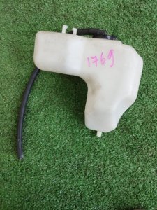 Бачок расширительный Toyota Isis ZNM10G