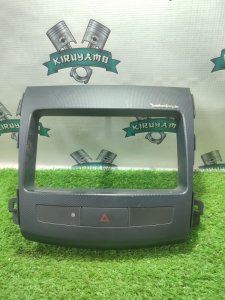 Рамка магнитолы Mitsubishi Outlander CW5W
