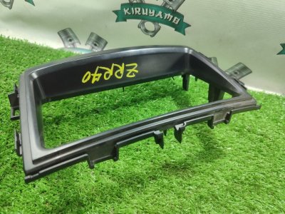 Рамка магнитолы TOYOTA Voxy ZRR70G/ZRR70W