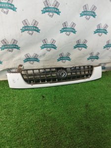 Решетка радиатора Mazda Demio 1998 DW3W
