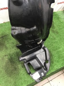 Подкрылок Toyota Corolla Verso 2001-2004
