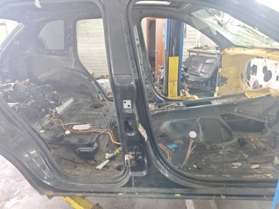 Порог правый + стойка Porsche Cayenne 2008 957