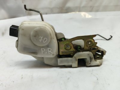 Замок двери Mitsubishi Chariot Grandis 2001