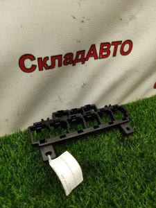 Кронштейн блока предохранителей Audi A4 2006 8ED