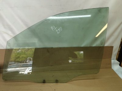 Стекло двери Mitsubishi Chariot Grandis 2001